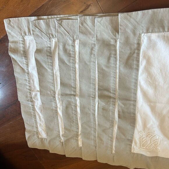 Pottery Barn linen blend square placemats 20"x20" set of 6 - Picture 3 of 6